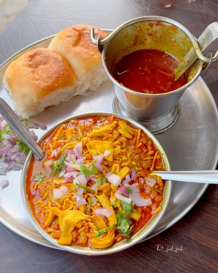 Missal Pav Hotel Chetan Nashik